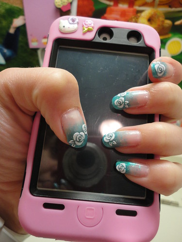 Hello Kitty & Green Flower Nail Art with iTouch 4G