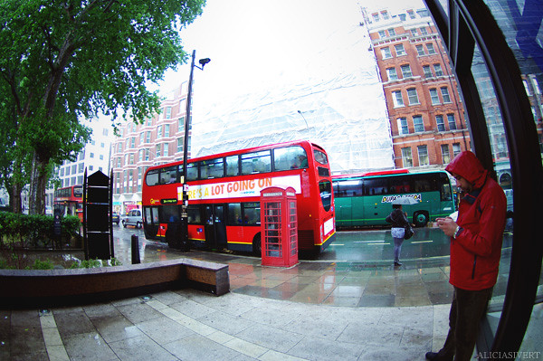 aliciasivert, alicia sivertsson, london, england, rain, raining, bus, red, regn, buss