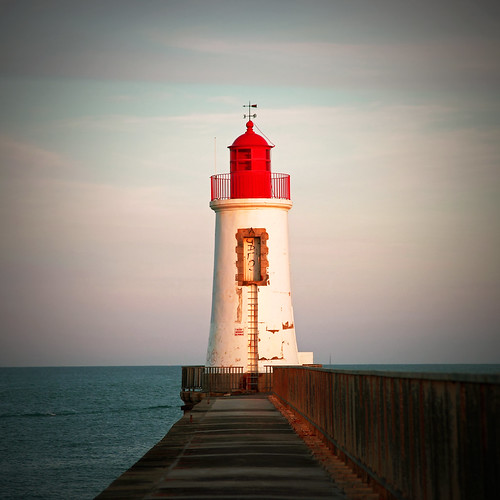 Le Phare Rouge by Boccalupo