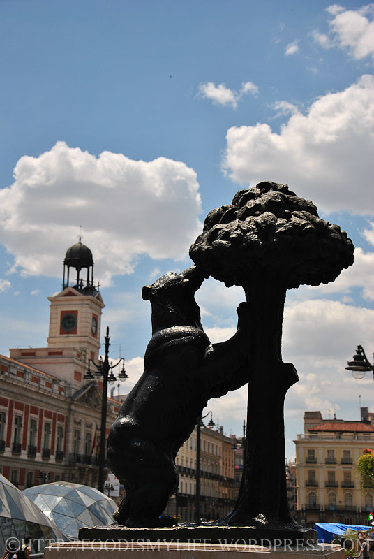 Bear and the Madroño Tree at Puerta del Sol