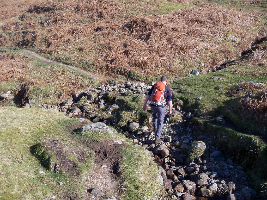 Graham crossing the dry burn on the path to Slioch