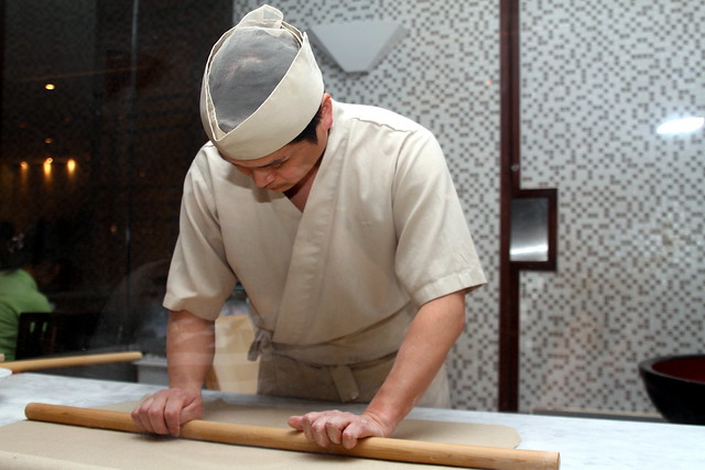 Shimbashi Soba: Chef preparing