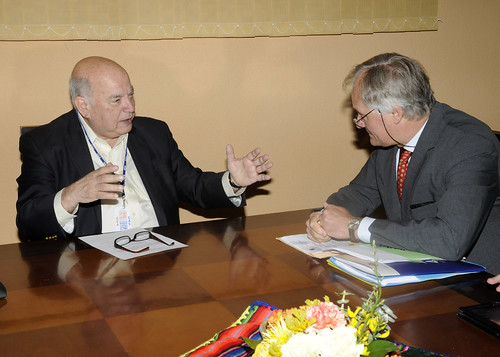Secretario General de la OEA se reunió con el Director de las Américas de la Unión Europea (UE)