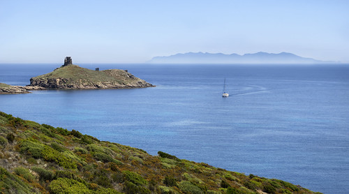 La mer et l'horizon en  Corse