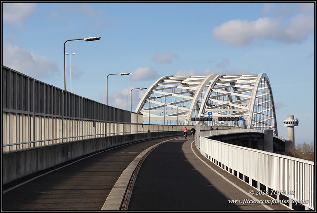 надстройка на мосту в Роттердаме сверху