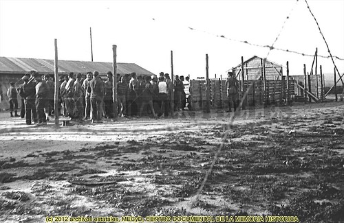 Campo de concentración de Bram, Francia, 29 y 30 de mayo de 1939. by Octavi Centelles