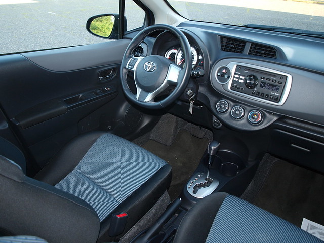 2012 Toyota Yaris SE 16