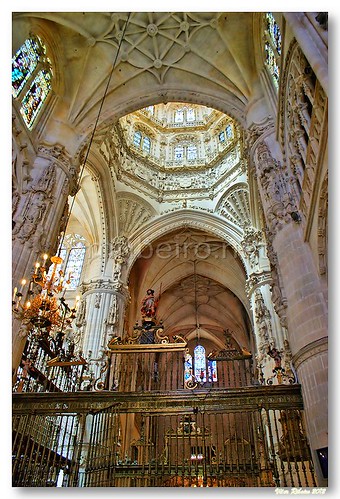 Interior da catedral de Burgos by VRfoto