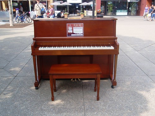 public piano