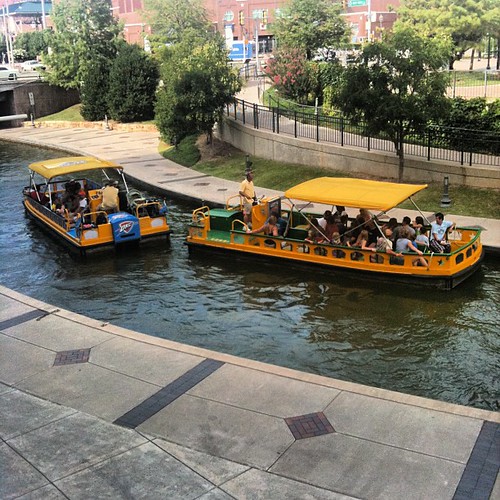 Tour boats in Bricktown
