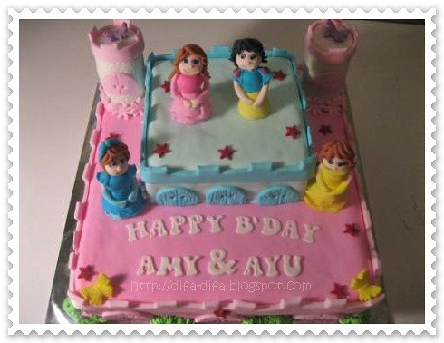 Castle for Amy n Ayu by DiFa Cakes