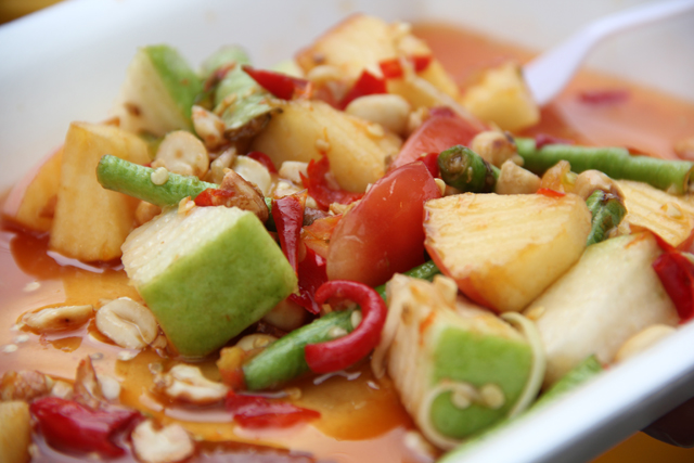 Som Tam Ponlamai (Spicy Fruit Salad) ส้มตำผลไม้