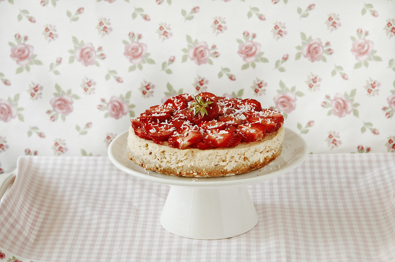 Что нужно современной хозяйке на кухне или снова о кухонных гаджетах. Cheese cake with strawberries