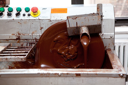 Chocolate tempering machine
