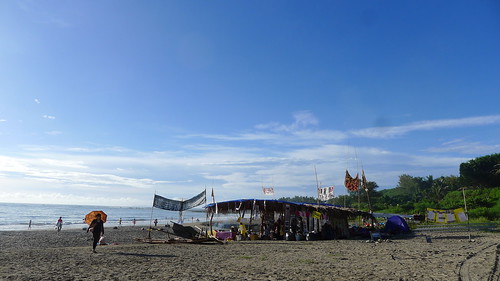 2012年7月反反反行動聯盟在杉原海灘上搭建的達鹿岸，賴品瑀攝