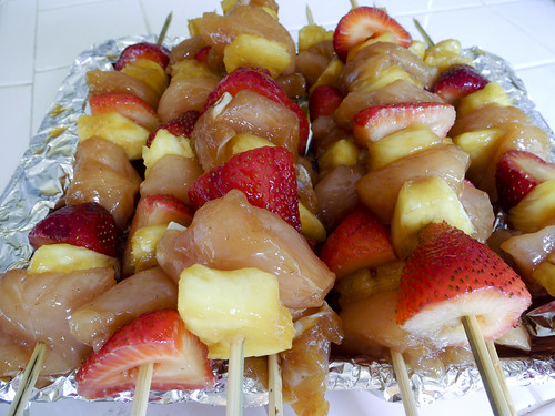 Chicken and fruit kabobs_3