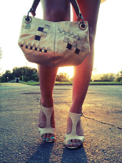 Elliott Lucca gold bag, white nine west sandals, legs, instagram-pslilyboutique, la fashion blogger