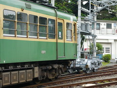 江ノ電305Fと1502号車の台車＠極楽寺検車区