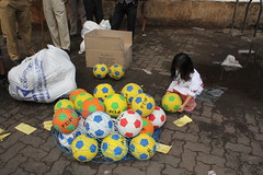the street photographer marziya shakir loves football by firoze shakir photographerno1