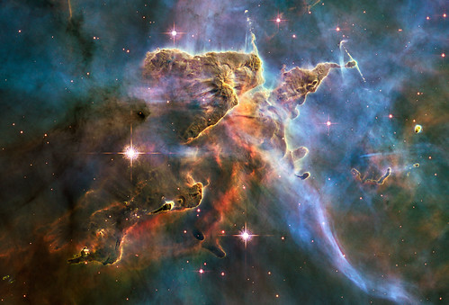 Hubble Captures Spectacular "Landscape" in the Carina Nebula