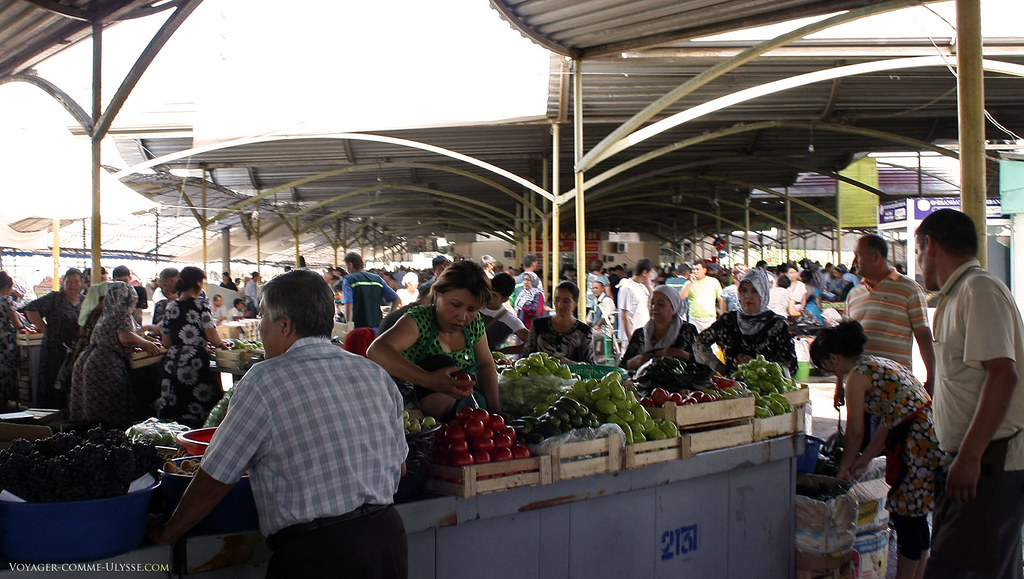 Este lado do mercado está reservado aos frutos e aos legumes.