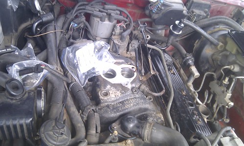 V8 305 TBI with the TBI unit removed