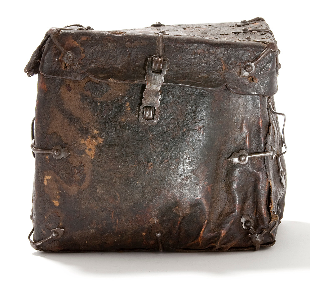 Late 1500s. Leather book bag. Tassenmuseum Netherlands