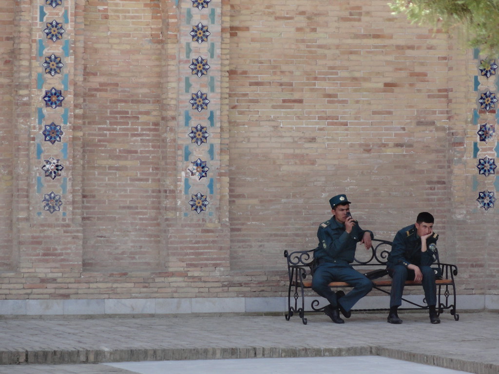 "Estem de servei..." Samarcanda (Uzbekistan)