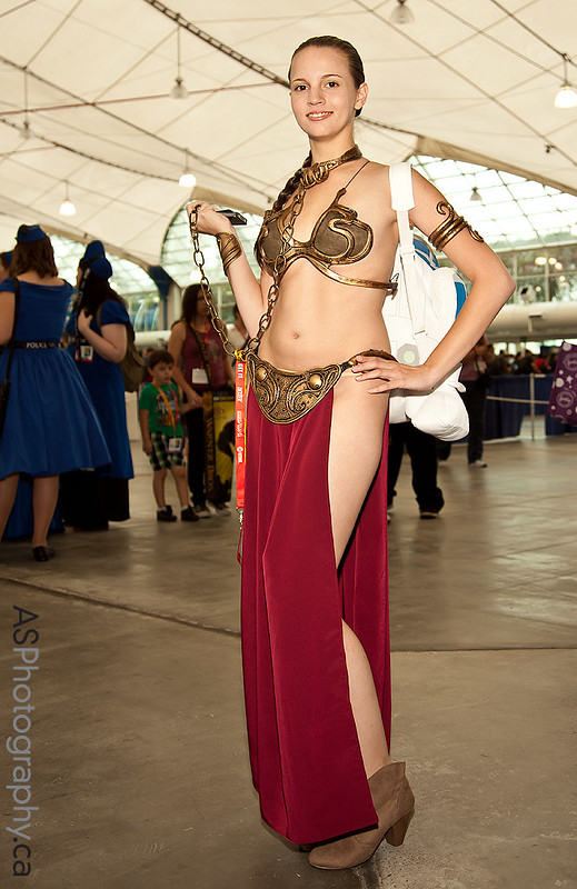 Comic-Con's first slave Leia of 2012