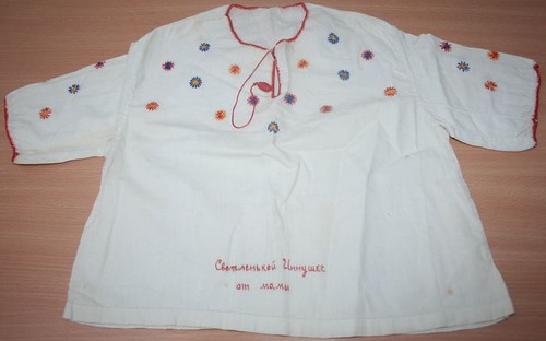Инна Бронштейн  Рубашечка, которую ее мама Мария МИнкина сшила в АЛЖИРе, сейчас находится в музее АЛЖИРа в Астане