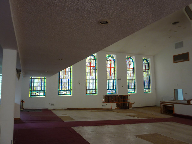 P1100165-2012-07-13-Lizzie-Chapel-Baptist-Church-Inman-Park-Atlanta-Sanctuary-west-windows-under-balcony-full