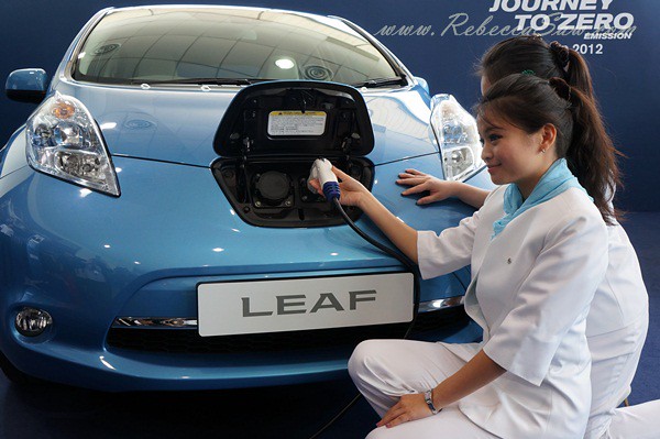 nissan leaf - all electric car-022