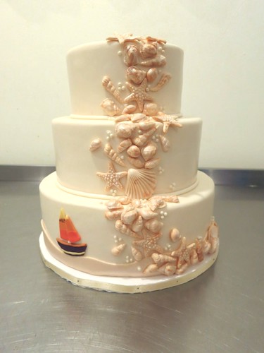 Beach Wedding cake by CAKE Amsterdam - Cakes by ZOBOT