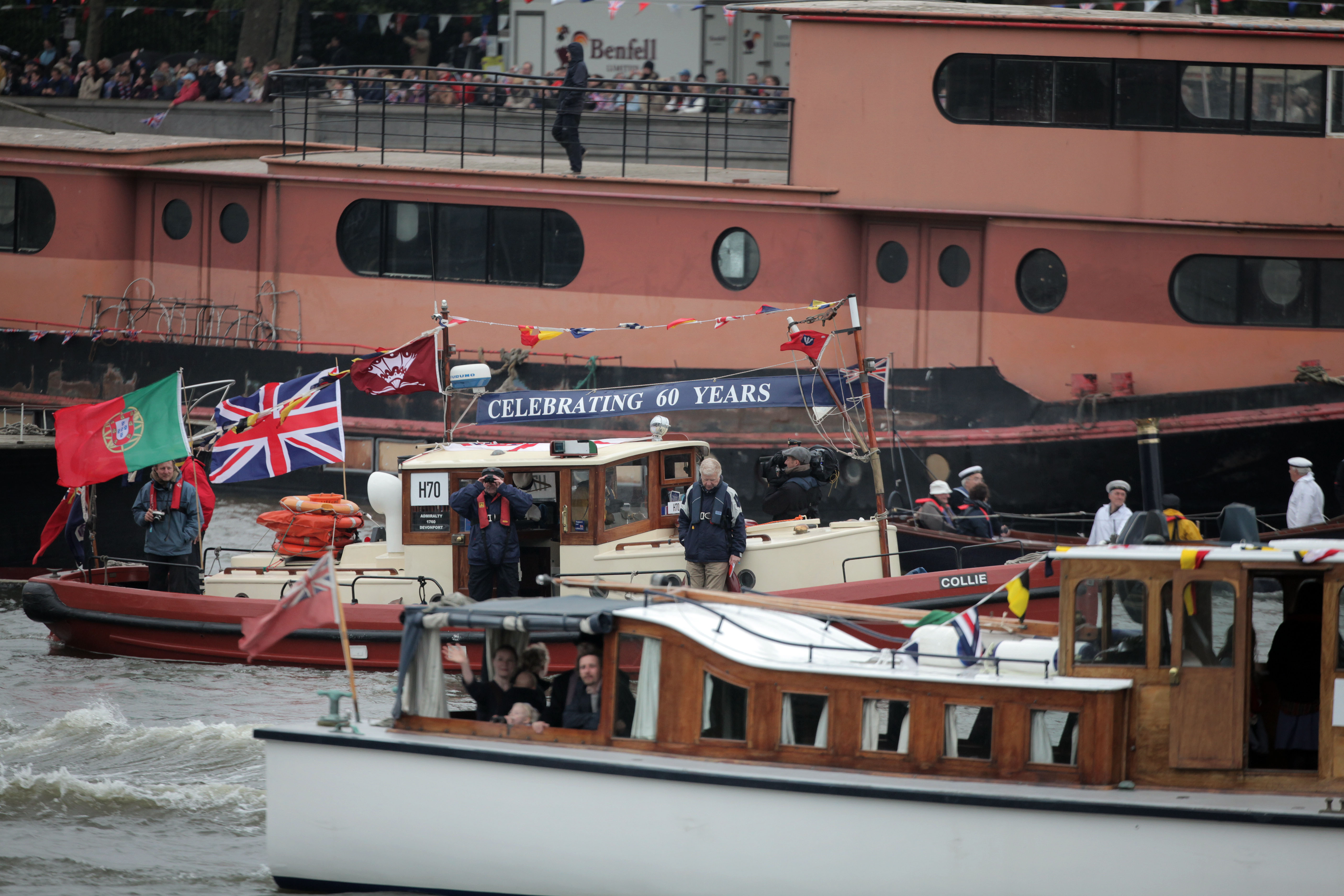 Vessel with flag of Portuguese 'republic' in the Thames Diamond Jubilee Pageant