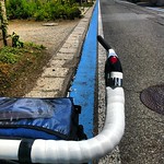 南陽市赤湯。これって自転車専用路？幅20cmありませんが。綱渡りかっ！