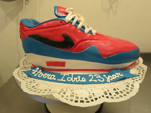 Nike Air Max cake by CAKE Amsterdam - Cakes by ZOBOT