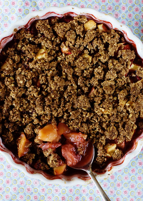 DSC_0Strawberry and Apple Crumble094s
