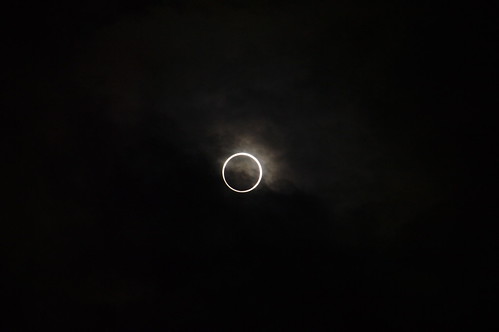 金環日食 an annular eclipse