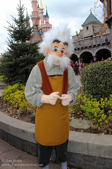 Geppetto meets his fans in Fantasyland