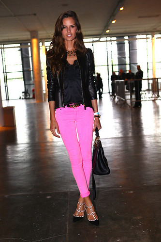 la-modella-mafia-Model-Off-Duty-street-style-Izabel-Goulart-in-neon-hot-pink-skinny-cuffed-jeans-with-studded-Valentino-heels