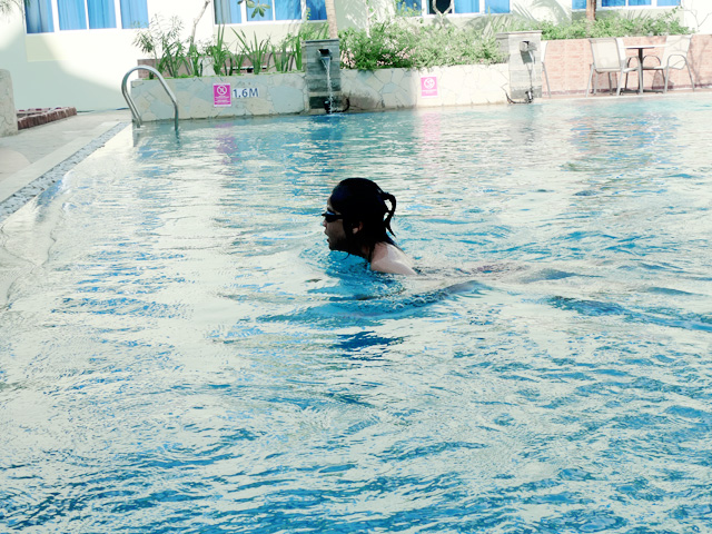 amelia swimming