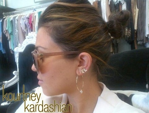 Kourtney-Kardashian-Bow-Earrings-Dana-Rebecca-481x363