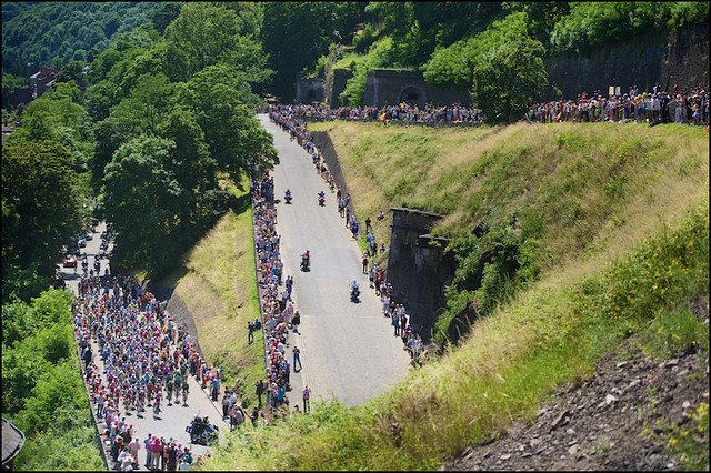 peloton going up the Citadel de Namur