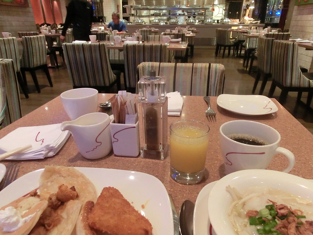 Buffet Breakfast - Royal Plaza on Scotts Hotel