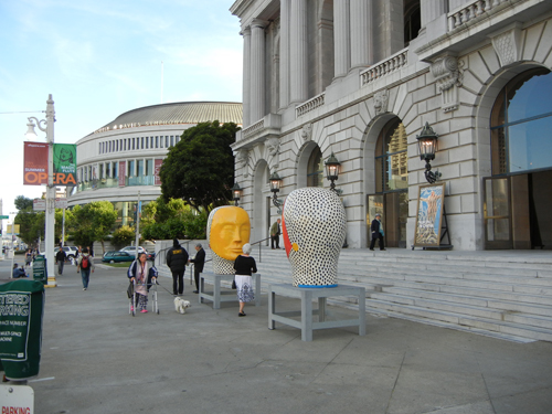 Sculpture by Jun Kaneko, Designer for San Francisco Opera's Die Zauberflöte - June 2012 _ 7926