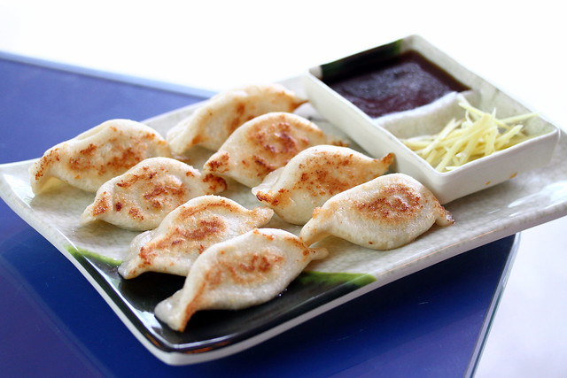 Tai Thai: Pan-fried Dumplings (锅贴)