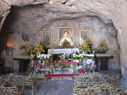 ラ・ペーニャ聖母礼拝堂の祭壇・・・ミハス by Poran111