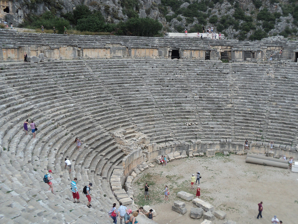 Древний греко-римский театр (лазилки :))