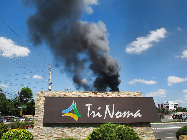 agham fire smoke behind trinoma sign