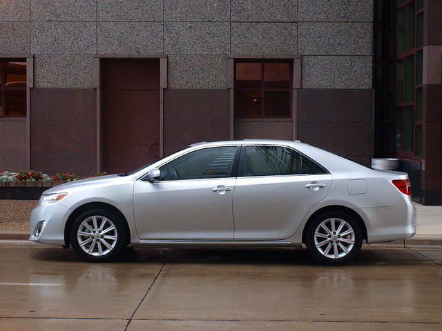 2012 Toyota Camry XLE 19